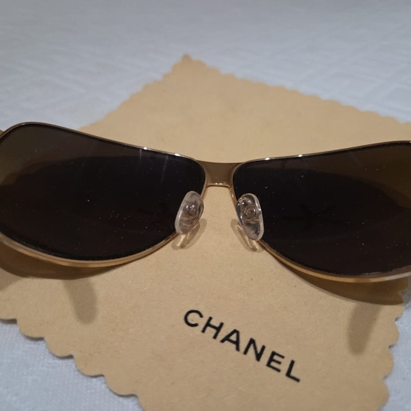 Chanel Metal Gold Frame Sunglasses with CC logo Accents - Picture 5 of 13